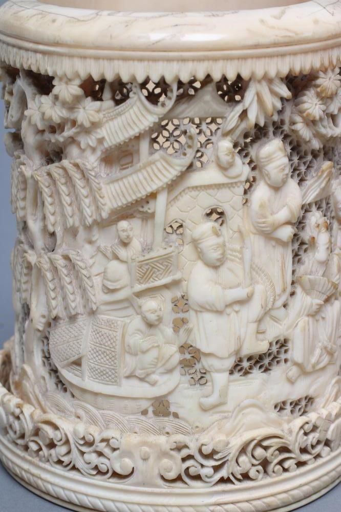 A PAIR OF CHINESE IVORY VASES of cylindrical form Image