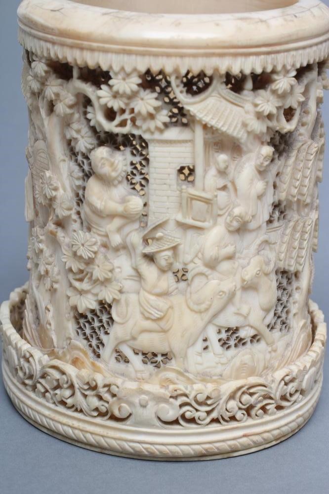 A PAIR OF CHINESE IVORY VASES of cylindrical form Image