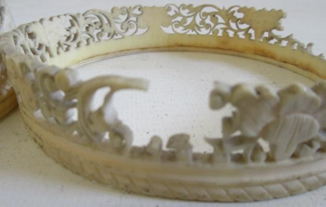 A PAIR OF CHINESE IVORY VASES of cylindrical form Image