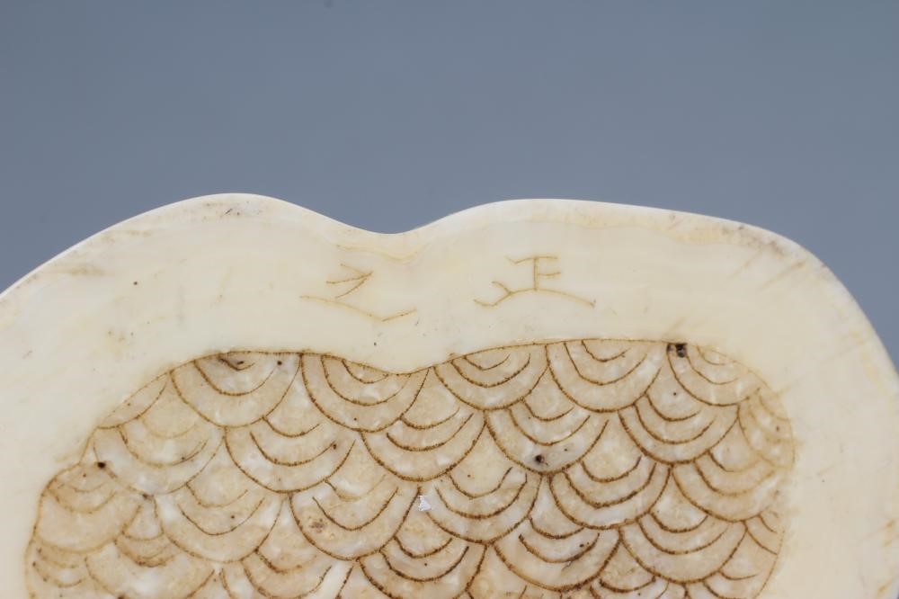 A JAPANESE IVORY ONE PIECE OKIMONO Image