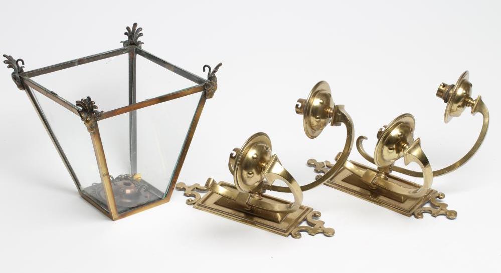 A BRASS AND GLASS LANTERN LIGHT Image