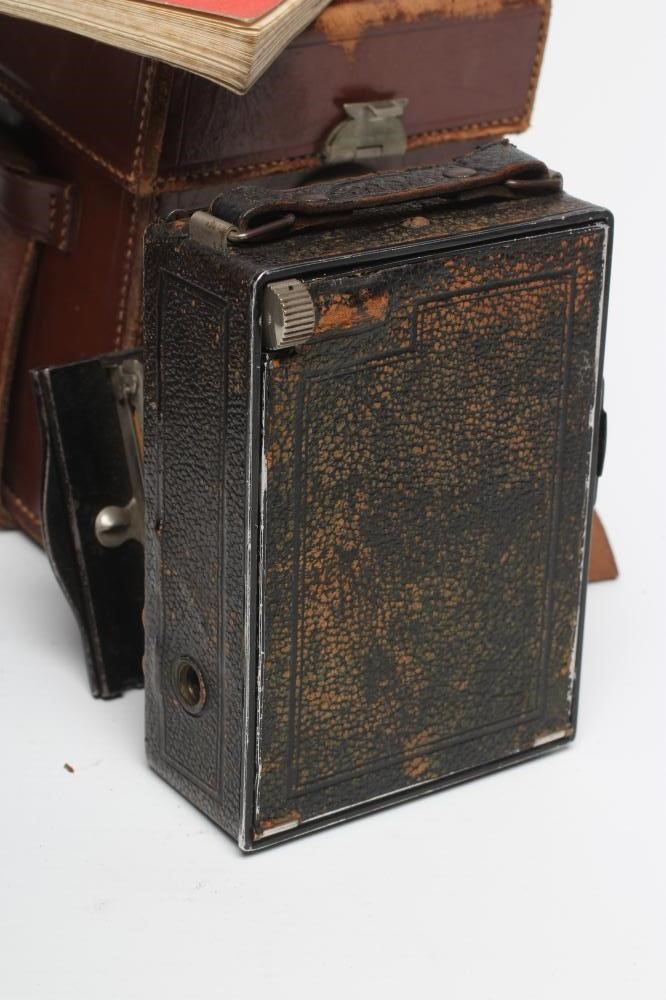 A FRANKE & HEIDECKE-BRAUNSCHWEIG ROLLEIFLEX COMPUR CAMERA Image