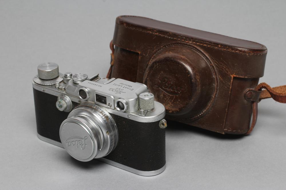 A LEICA D.R.P. ERNST LEITZ WETZLAR IIIb CAMERA Image