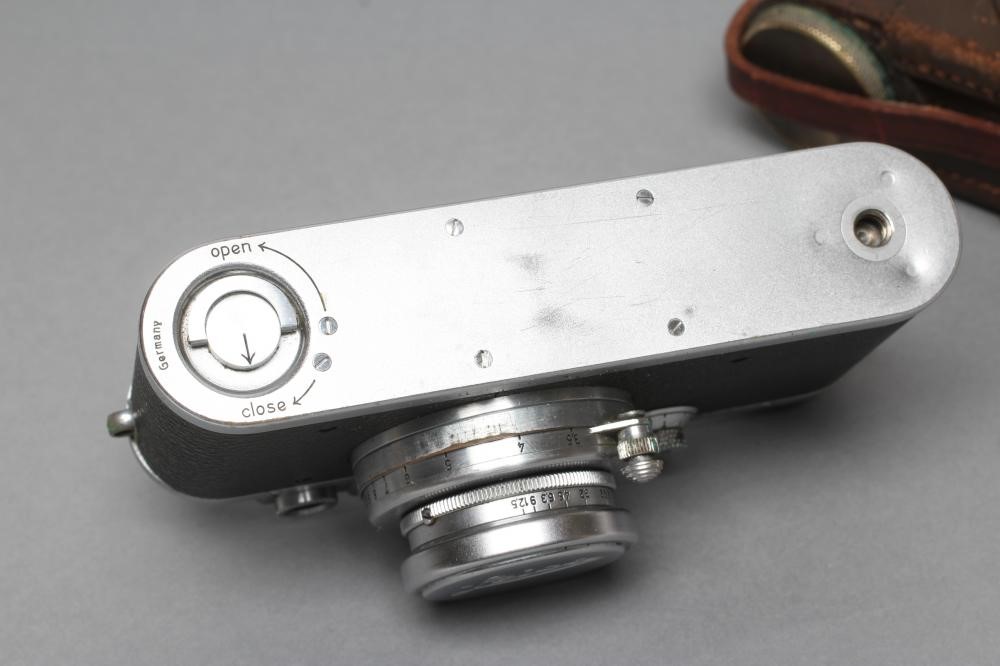 A LEICA D.R.P. ERNST LEITZ WETZLAR IIIb CAMERA Image