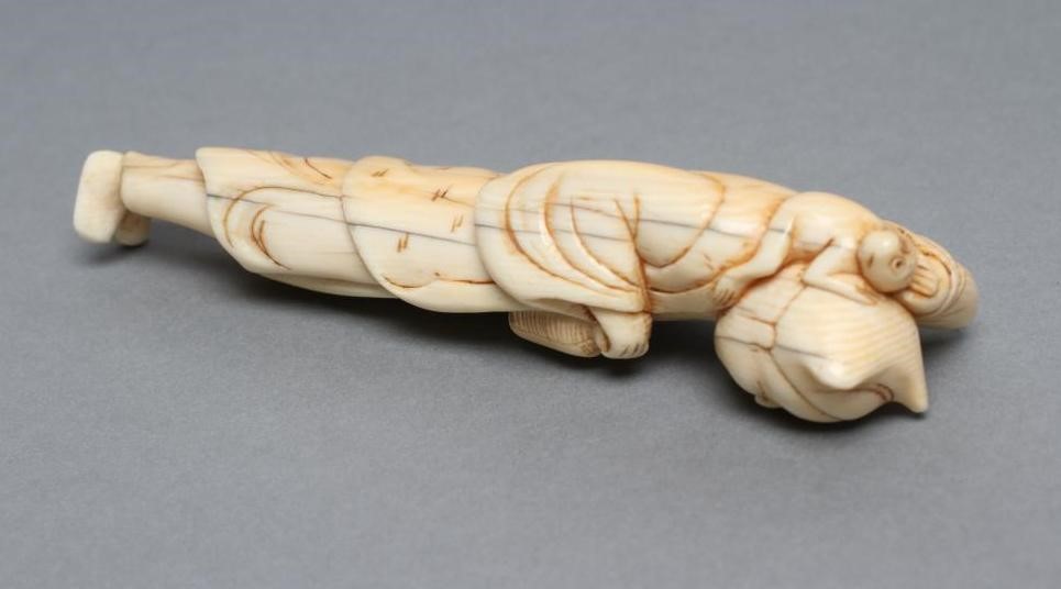 A JAPANESE IVORY NETSUKE Image
