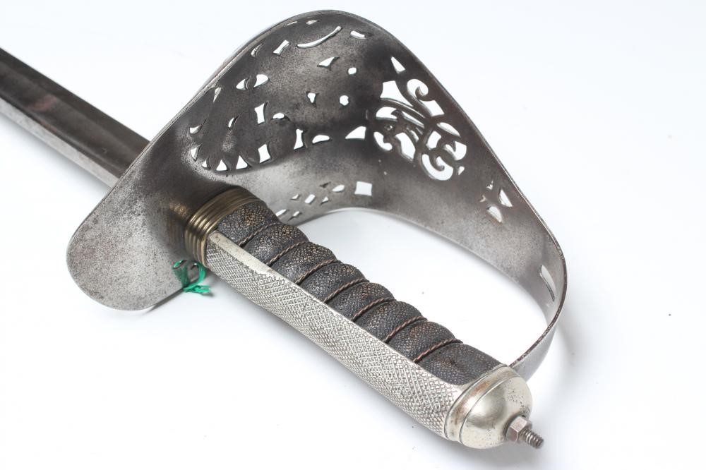 A 1796 PATTERN CAVALRY OFFICER'S SWORD Image