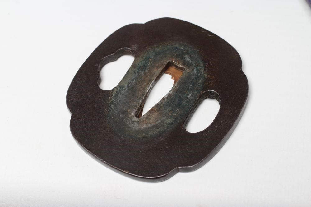 A JAPANESE OFFICER'S KATANA with 25 1/2" curved blade Image