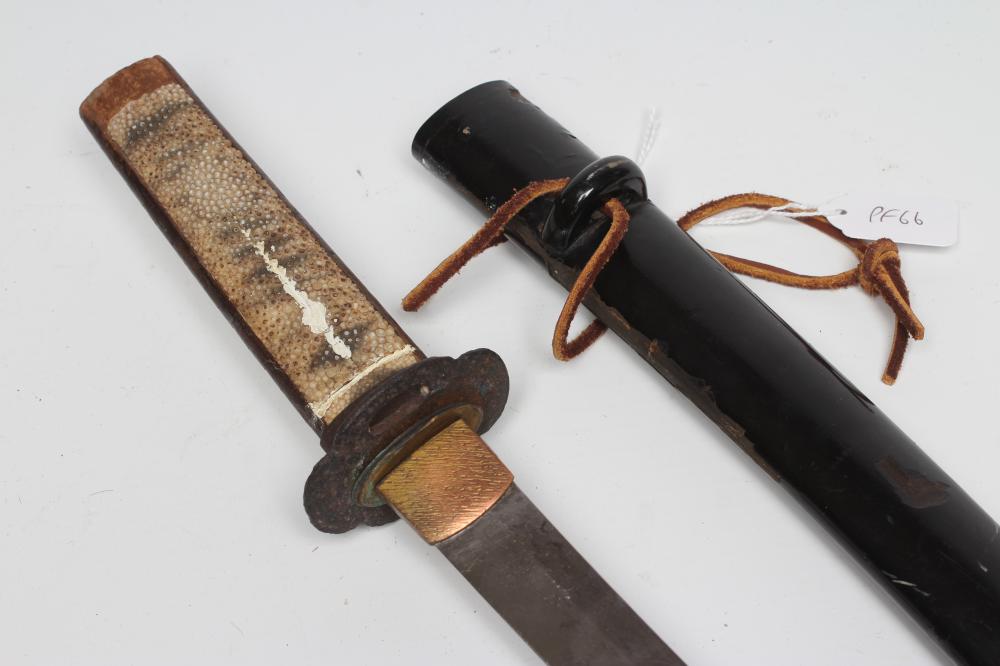 A JAPANESE WAKAZASHI with 16 5/8" curved blade Image