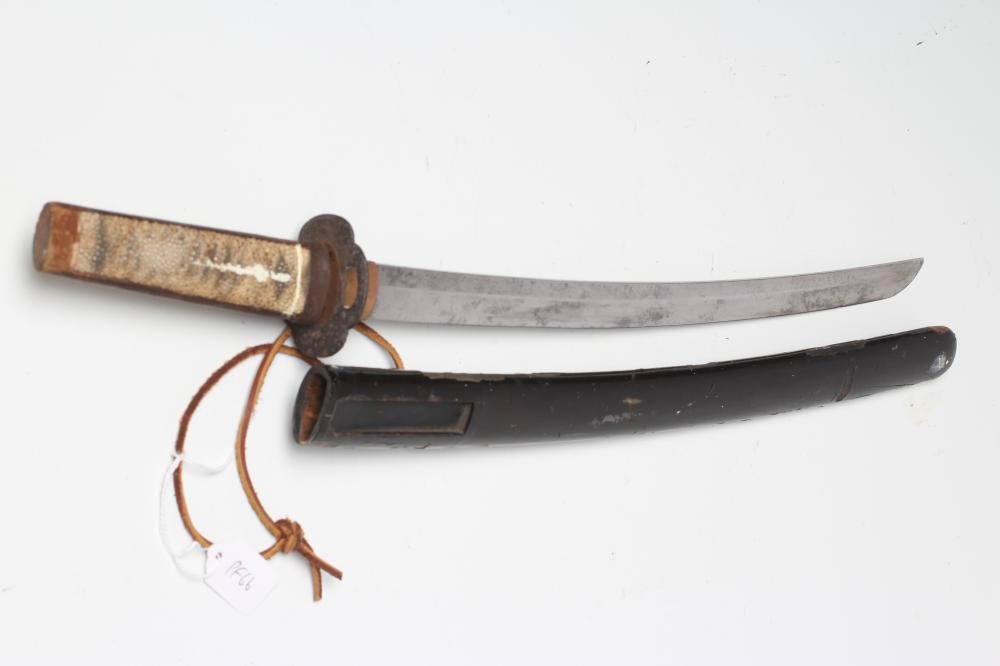 A JAPANESE WAKAZASHI with 16 5/8" curved blade Image