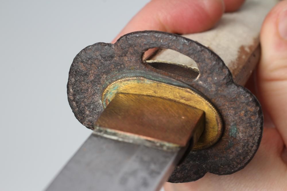 A JAPANESE WAKAZASHI with 16 5/8" curved blade Image