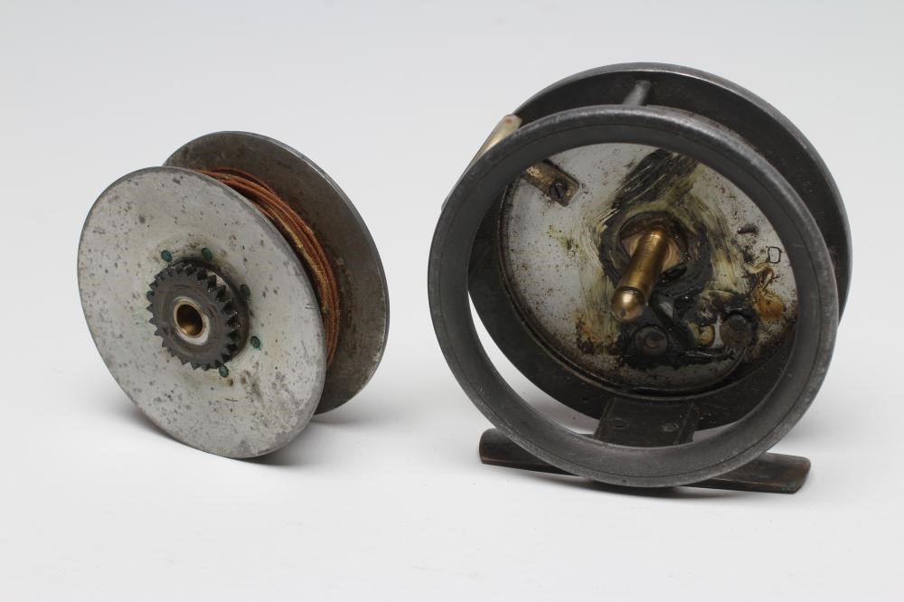 A DINGLEY FISHING REEL with composite handle Image