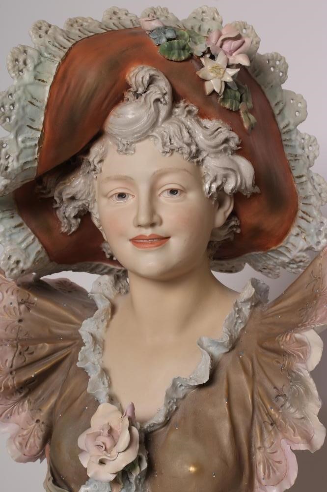 A ROYAL DUX BUST Image