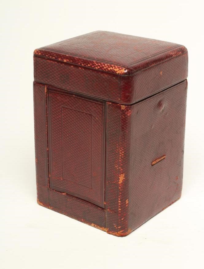 A LACQUERED BRASS CARRIAGE CLOCK Image