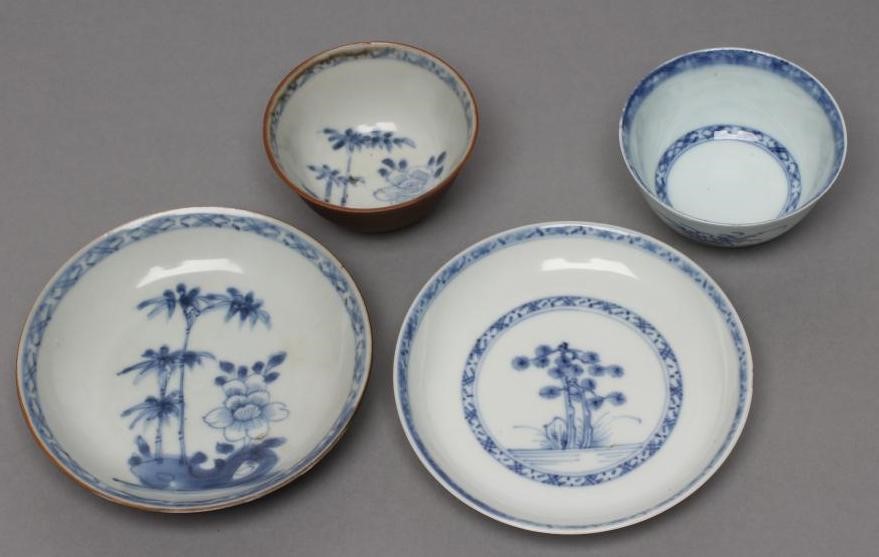 TWO NANKING CARGO PORCELAIN TEABOWLS AND SAUCERS both painted in underglaze blue Image