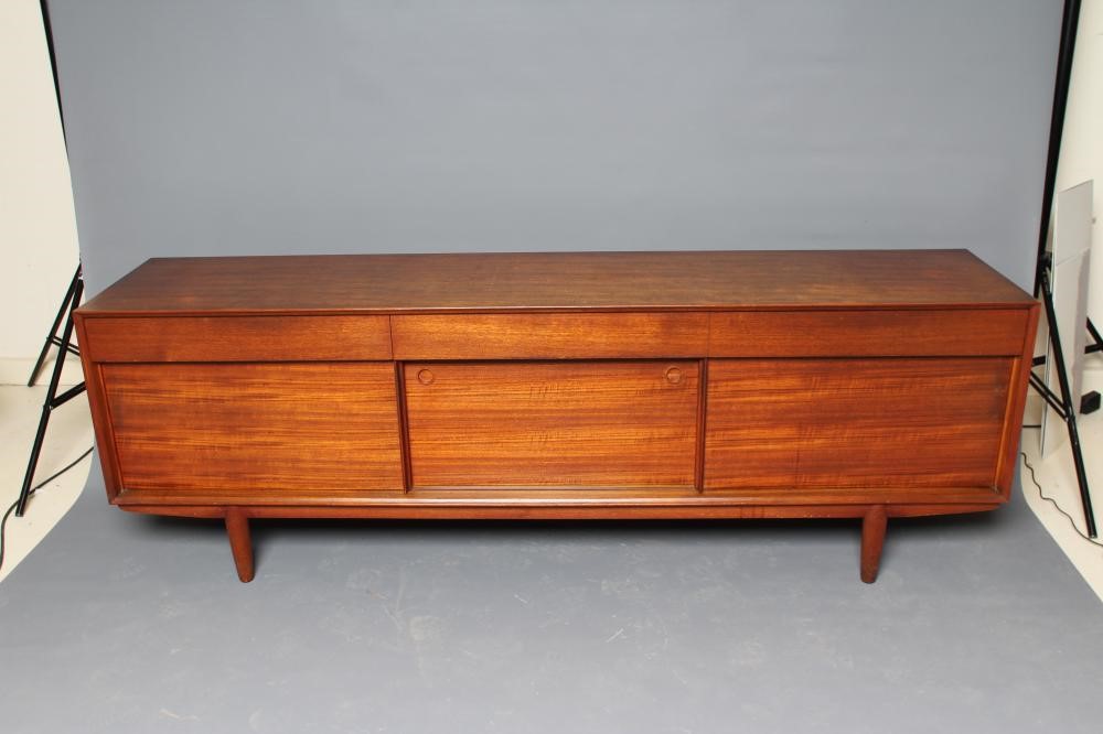 A MID CENTURY DESIGN TEAK LOW SIDEBOARD Image