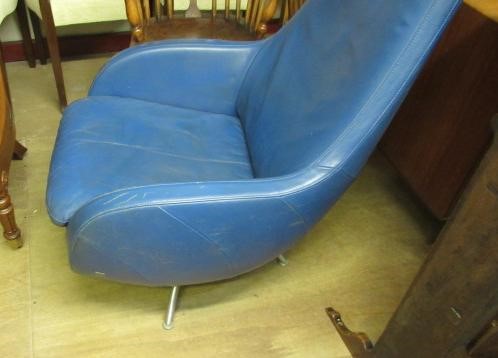 A ROLF BENZ BLUE LEATHER SWIVEL ARMCHAIR Image