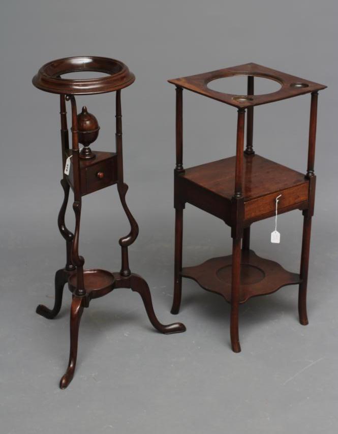 A GEORGIAN MAHOGANY WIG STAND Image
