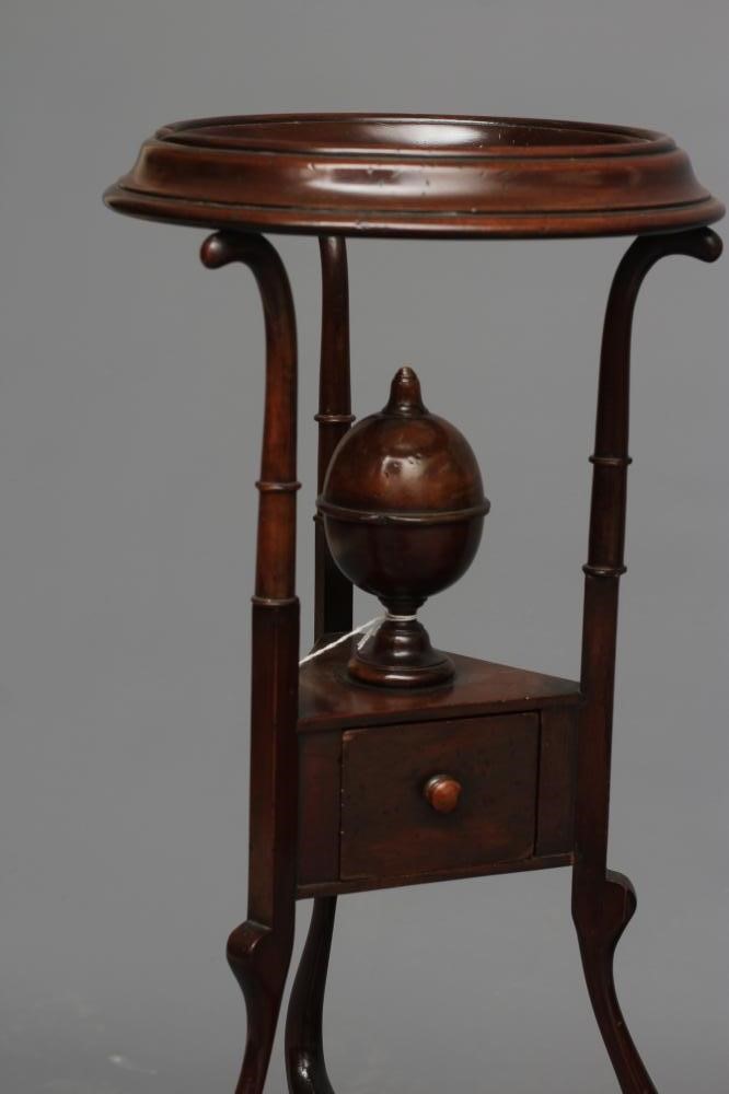 A GEORGIAN MAHOGANY WIG STAND Image