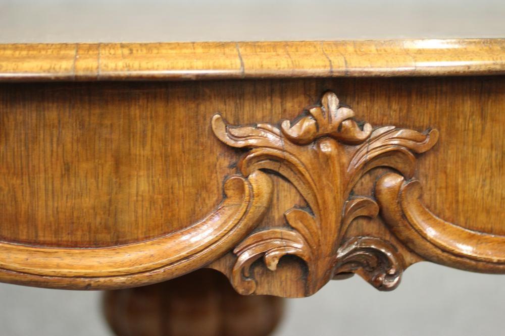A VICTORIAN ROSEWOOD LOO TABLE Image