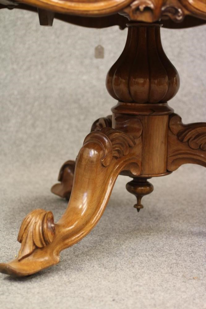 A VICTORIAN ROSEWOOD LOO TABLE Image