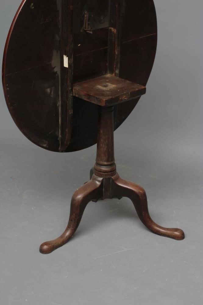A GEORGIAN MAHOGANY TRIPOD TABLE Image