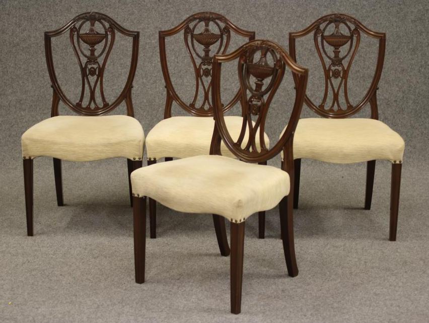 A SET OF FOUR MAHOGANY HEPPLEWHITE STYLE DINING CHAIRS Image