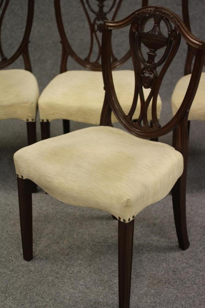 A SET OF FOUR MAHOGANY HEPPLEWHITE STYLE DINING CHAIRS Image