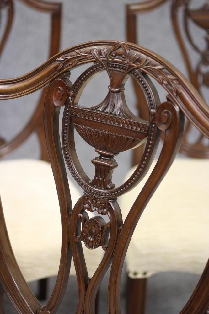 A SET OF FOUR MAHOGANY HEPPLEWHITE STYLE DINING CHAIRS Image