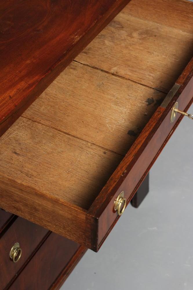 A GEORGIAN MAHOGANY BACHELOR'S CHEST Image
