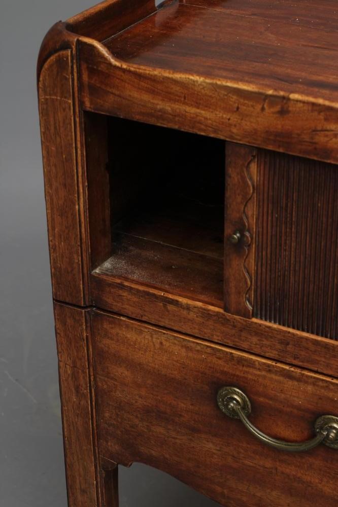 A GEORGIAN MAHOGANY NIGHT COMMODE Image