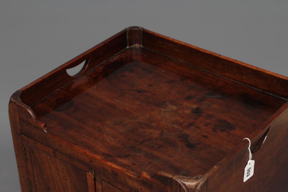 A GEORGIAN MAHOGANY NIGHT COMMODE Image