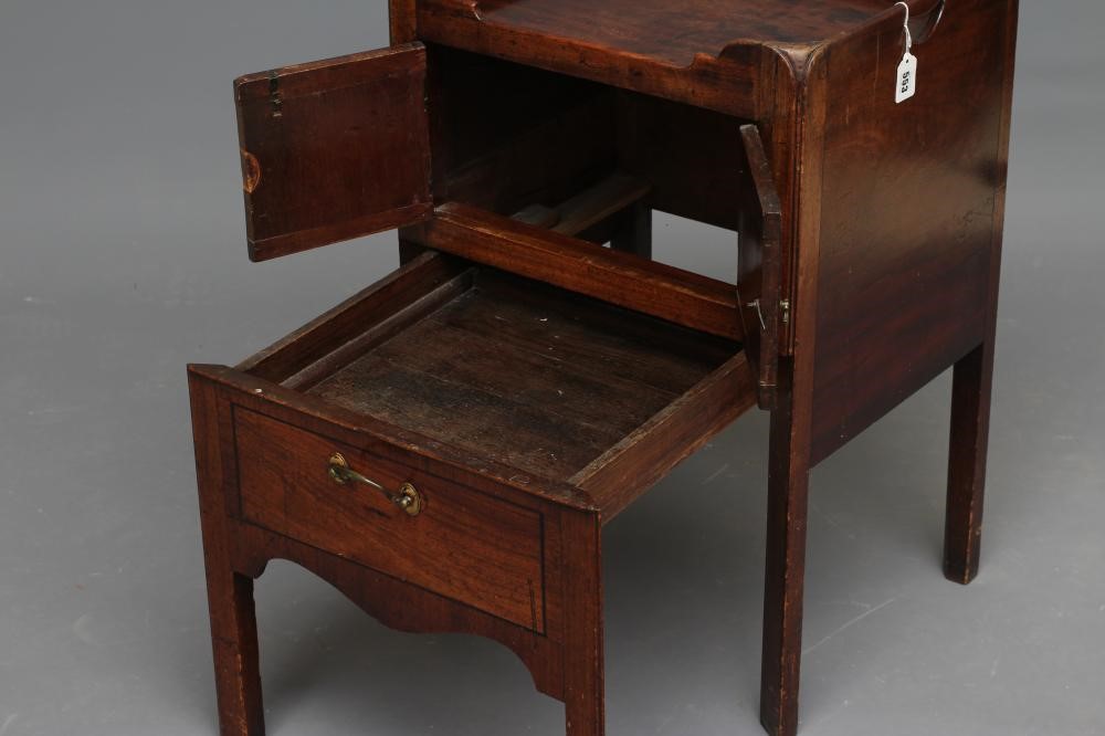 A GEORGIAN MAHOGANY NIGHT COMMODE Image
