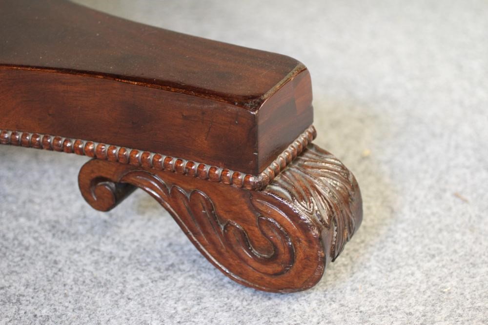 AN EARLY VICTORIAN MAHOGANY BREAKFAST TABLE Image