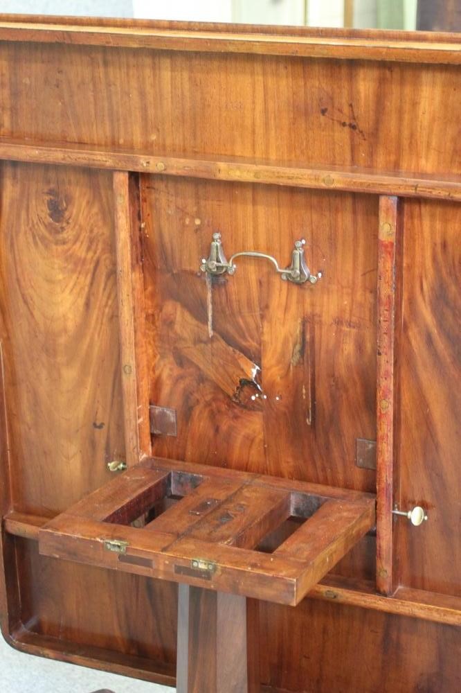 AN EARLY VICTORIAN MAHOGANY BREAKFAST TABLE Image