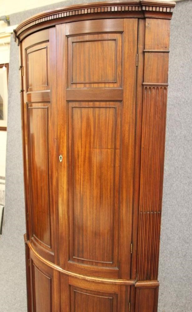 A GEORGIAN MAHOGANY BOWED STANDING CORNER CUPBOARD Image