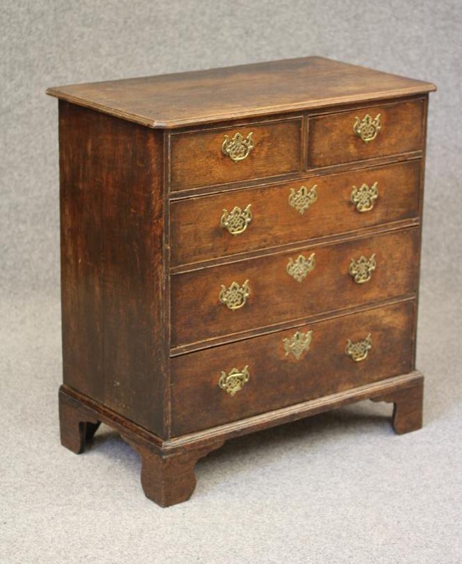 AN EARLY GEORGIAN OAK FLAT FRONTED CHEST Image