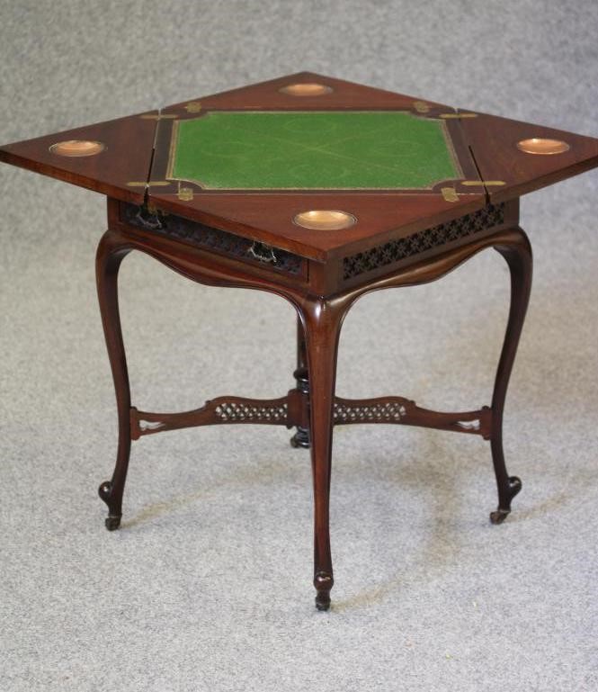 A VICTORIAN MAHOGANY ENVELOPE CARD TABLE Image