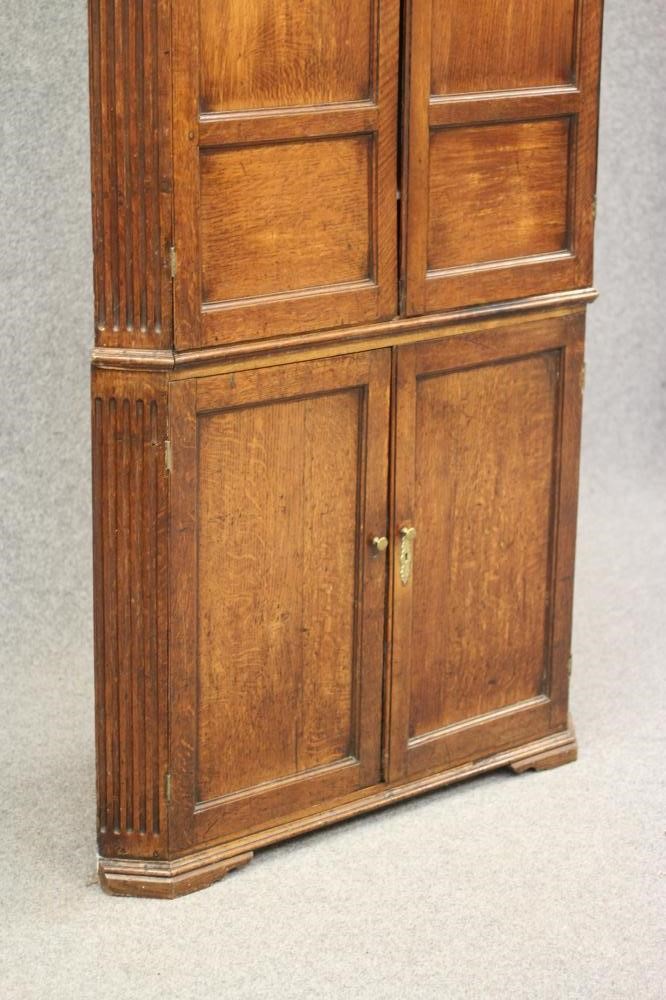 A GEORGIAN OAK STANDING CORNER CUPBOARD Image