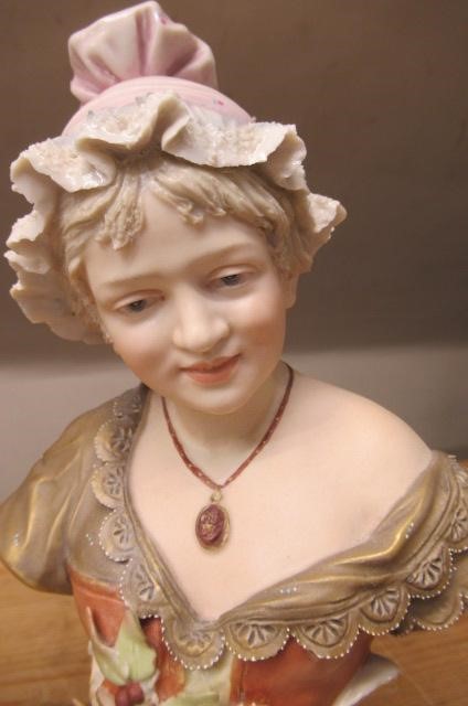 A ROYAL DUX SMALL BUST Image