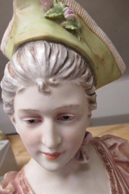 A ROYAL DUX SMALL BUST Image