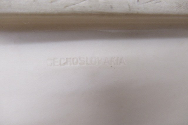 A ROYAL DUX FIGURAL SMALL CENTRE BOWL Image