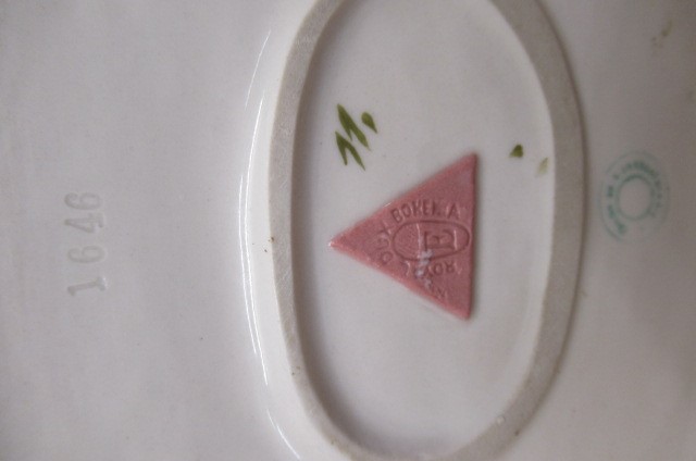 AN ART NOUVEAU ROYAL DUX FIGURAL SMALL CENTRE BOWL Image