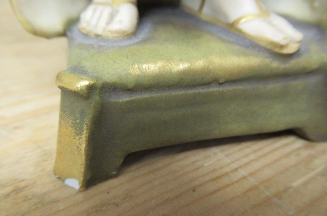 A COLLECTION OF SMALL ROYAL DUX FIGURES Image