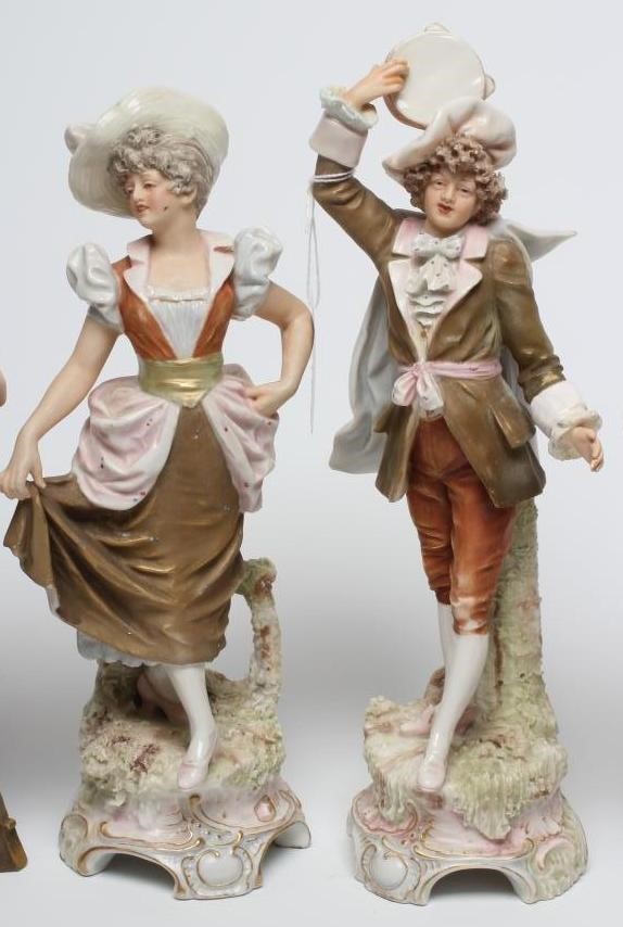 A COLLECTION OF SMALL ROYAL DUX FIGURES Image