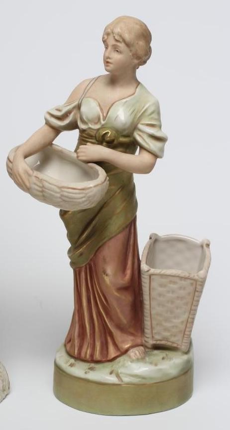 A COLLECTION OF SMALL ROYAL DUX FIGURES Image