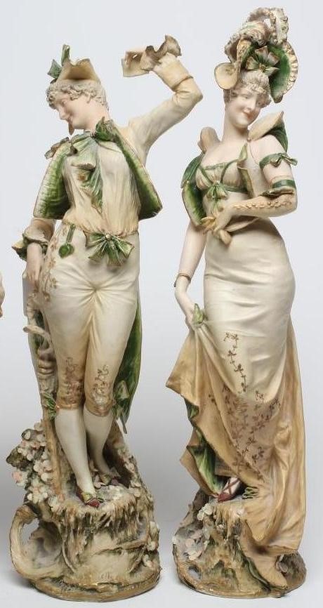 TWO PAIRS OF TURN OF TEPLITZ FIGURES Image