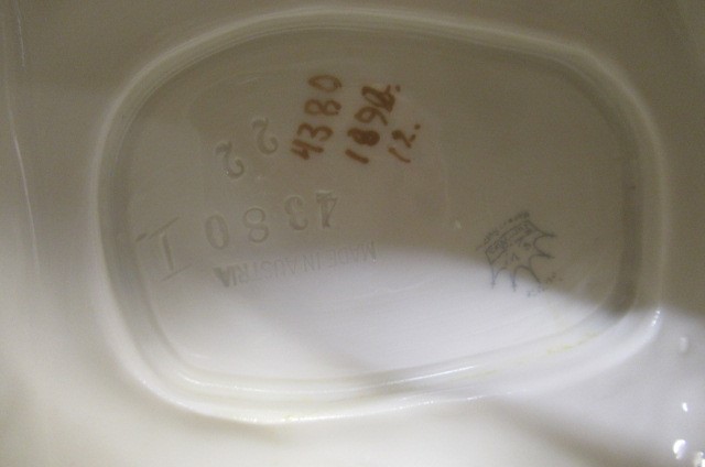 AN AUSTRIAN FIGURAL TABLE CENTRE BOWL Image