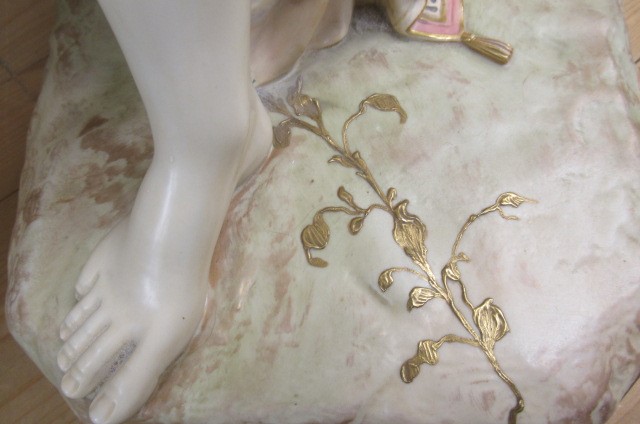 A LARGE ROYAL WORCESTER "BATHER SURPRISED" FIGURE Image