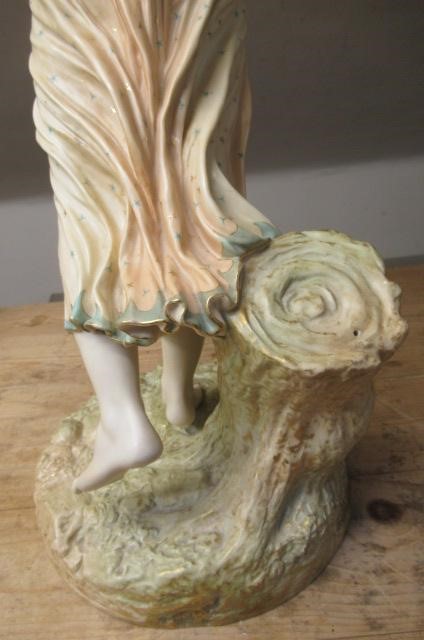 A LARGE ROYAL WORCESTER FIGURE Image