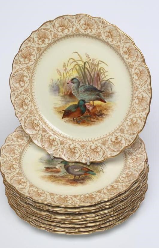 A SET OF TWELVE ROYAL WORCESTER VITREOUS CHINA PLATES Image